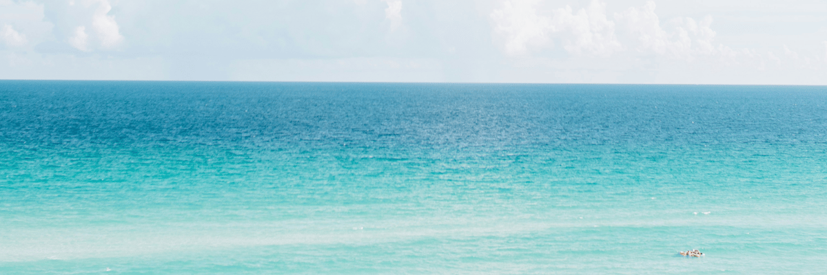 Travel to picturesque Pensacola, located near of the end of the Florida panhandle. The city has plenty of bay and beach for all your sunshine-filled escapades. Looking for ideas for your next trip? Check out our list of favorite activities in Pensacola.