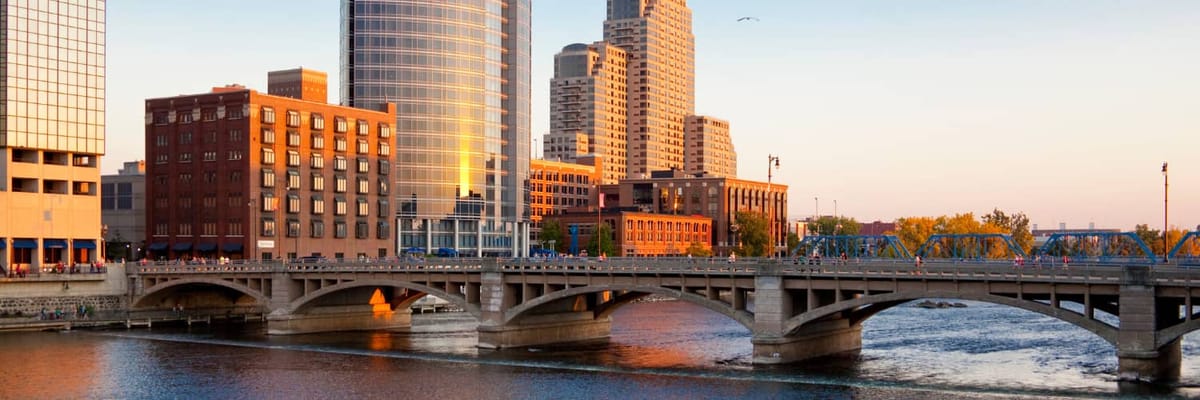 Voos da American Airlines de Brownsville para para Grand Rapids