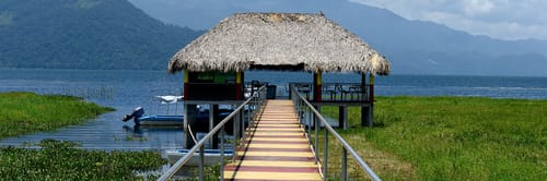 Vista de Tegucigalpa, Honduras, con su mezcla de historia y modernidad. Reserva vuelos a Tegucigalpa y descubre su cultura y paisajes montaรฑosos