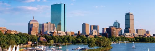 Vista aรฉrea de Boston, Massachusetts, con su histรณrica arquitectura. Encuentra vuelos a Boston y descubre su legado acadรฉmico y cultural