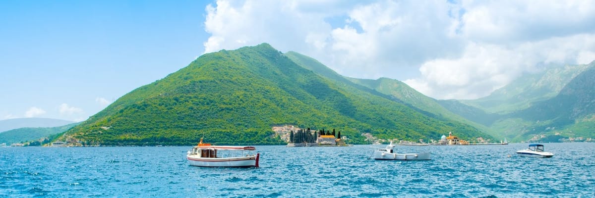 Montenegro dazzles with its rugged mountains, serene lakes, and beautiful Adriatic coastline. Kotor’s medieval Old Town and the Bay of Kotor make it a perfect blend of history and natural beauty.