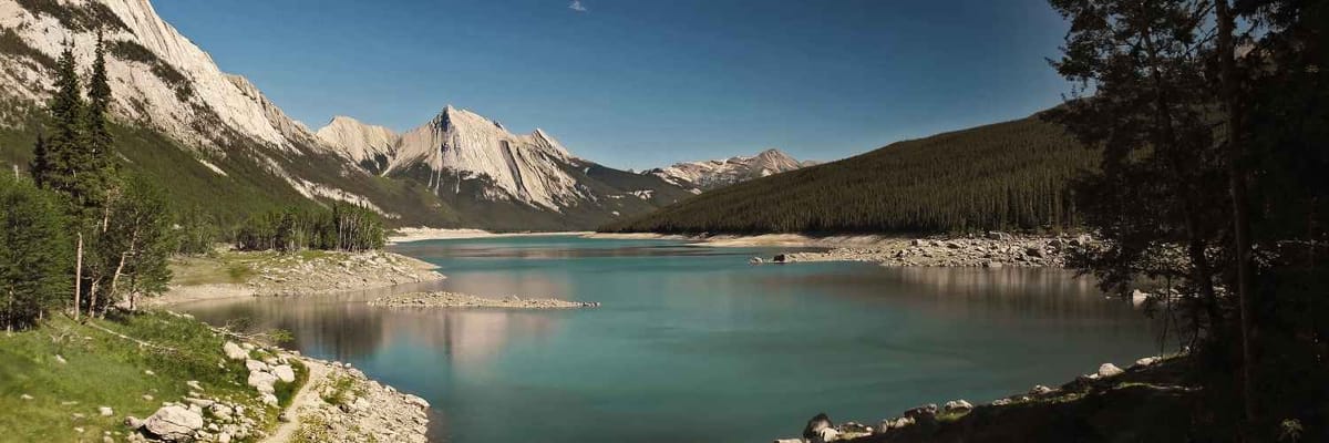 Flights to Edmonton/Jasper {price_modifier}starting at **Flights.FromLowestPrice**