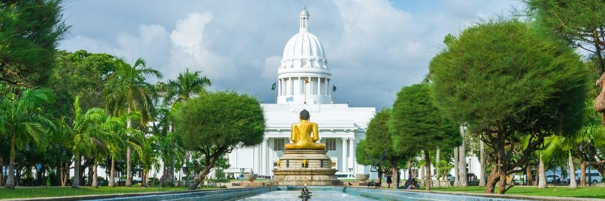 Flights from Yellowknife to Colombo