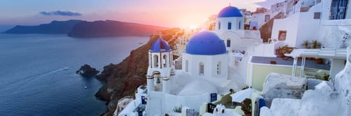 The iconic caldera village of Oia in Santorini, Greece.