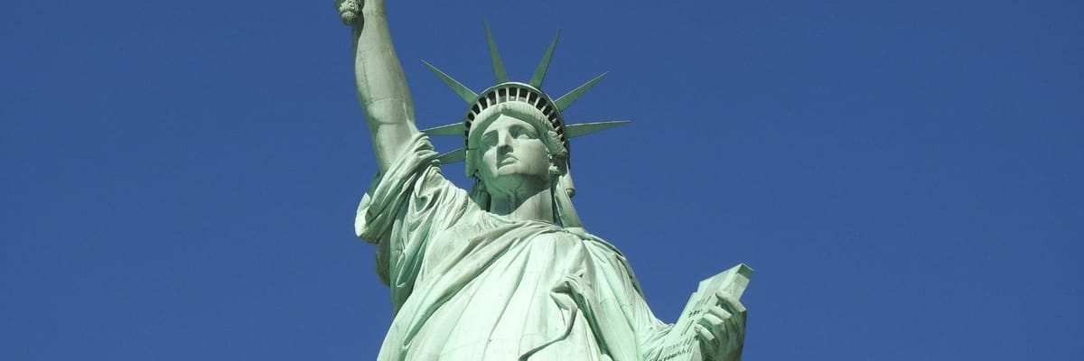 Encontre e reserve voos de República de Singapura para Estados Unidos