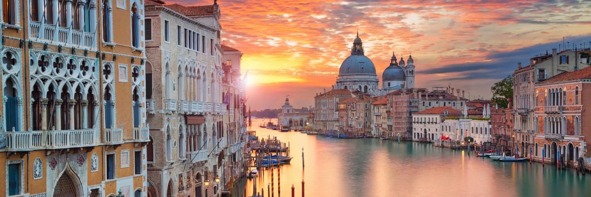イタリア へのフライトを探して予約