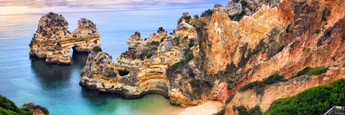 Zoek en boek vluchten van Koeweit naar Portugal