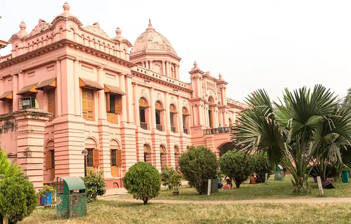 Recherchez de bonnes affaires sur les vols entre Arabie Saoudite et Dhaka (DAC)