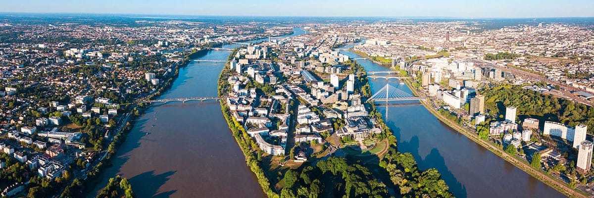 Réservez les meilleures offres de vols vers Nantes avec SKY express
