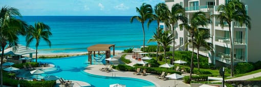 The main pool at Dreams Jade Resort & Spa with the beach and ocean in the background