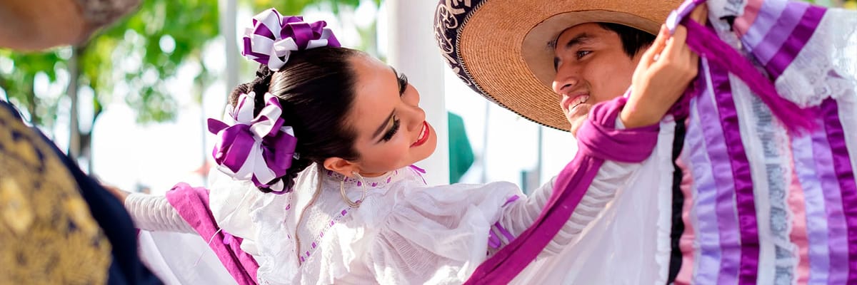Traditional Mexican dancers