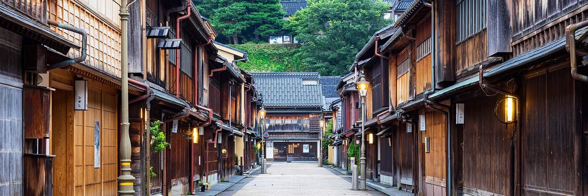 東京(羽田)発小松行き。Japan Airlinesの航空券は{price_modifier} **Flights.FromLowestPrice**〜