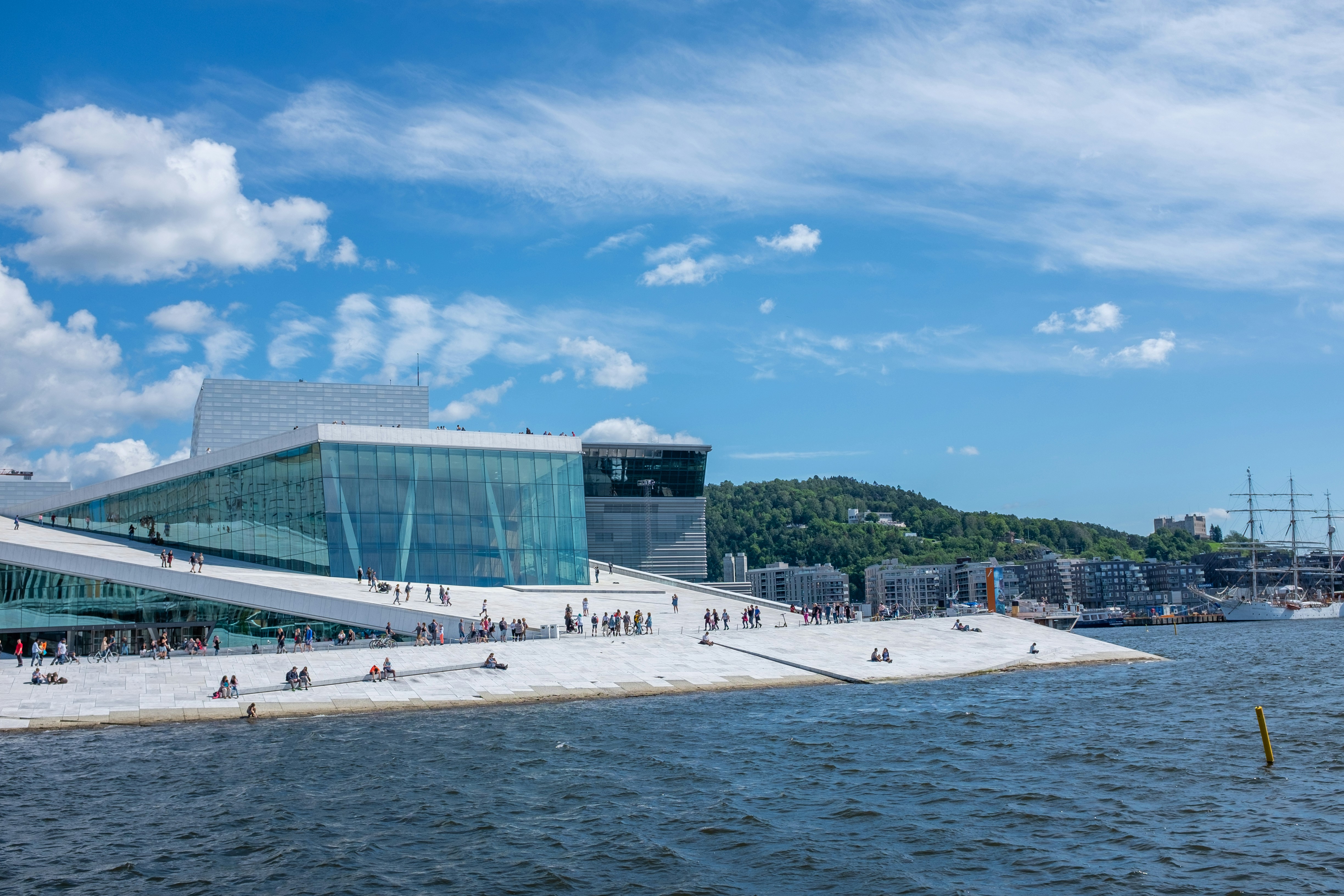 Oslo Opera House - Amsterdam naar Oslo