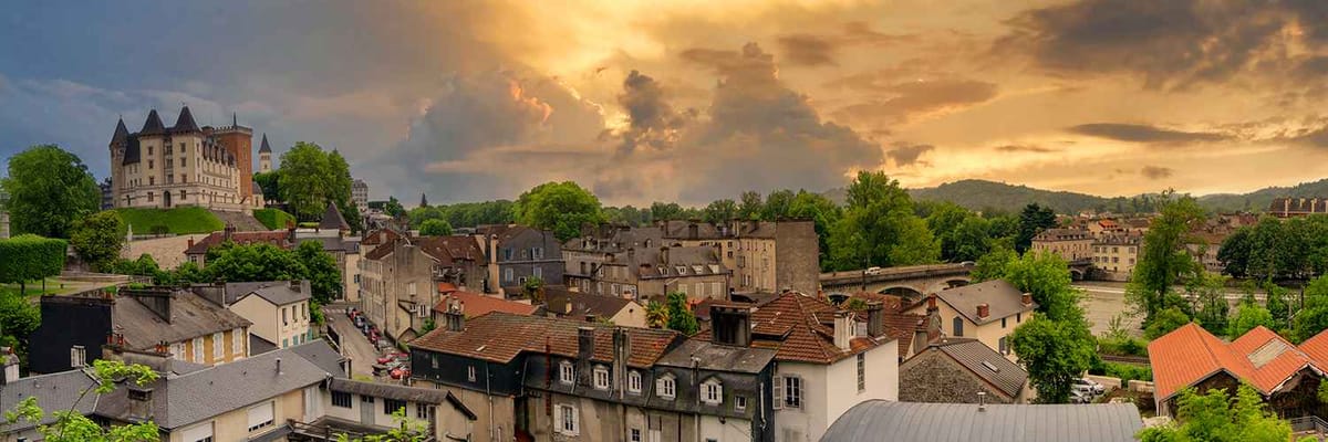 Zboruri TAROM din București spre Pau {price_modifier}- **Flights.FromLowestPrice**