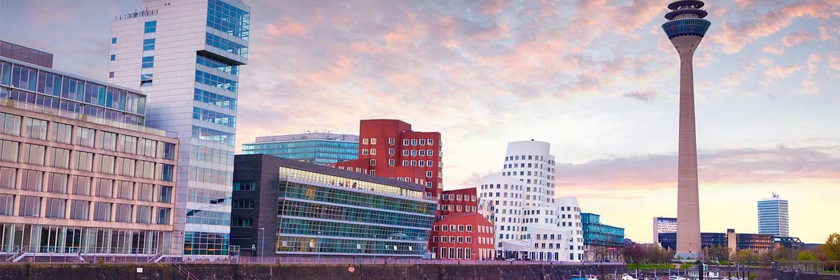 広島発デュッセルドルフ行きのフライトを検索