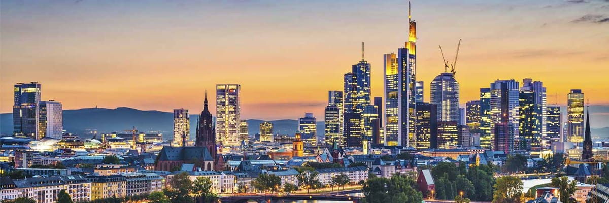 フランクフルト (FRA)行きのフライトを予約