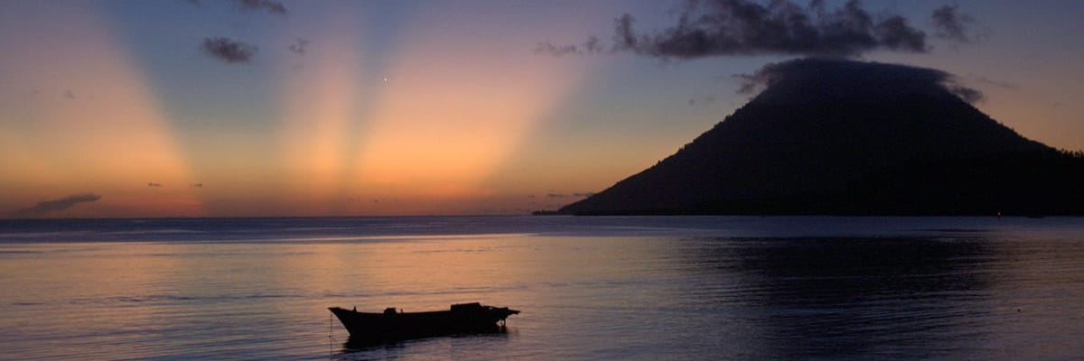 搜尋從香港前往美娜多的航班