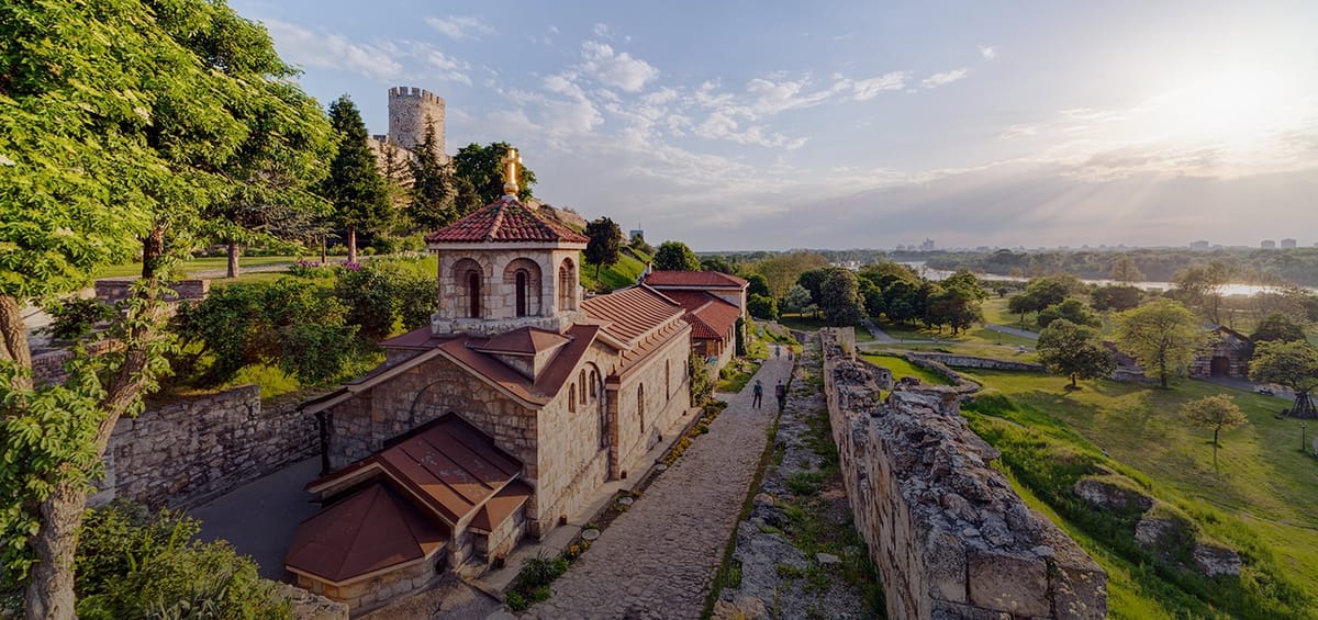 "Перелеты Turkish Airlines из Аланьи в Белград",