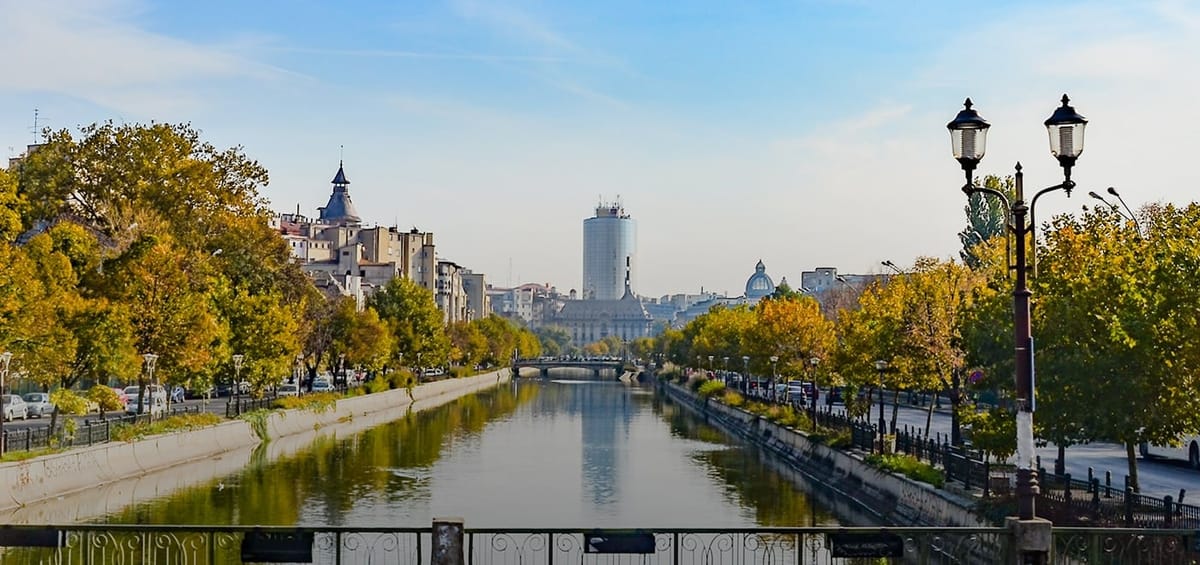 "Перелеты Turkish Airlines из Лондона в Бухарест",