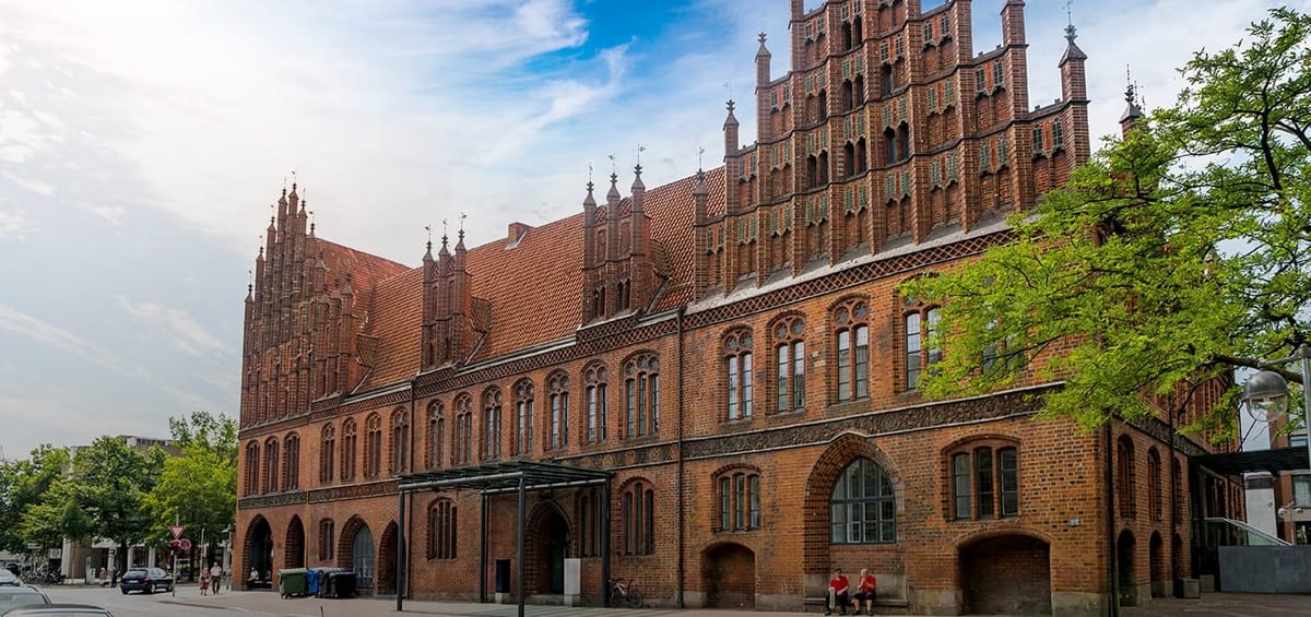 "Перелеты Turkish Airlines из Стамбула в Ганновер",