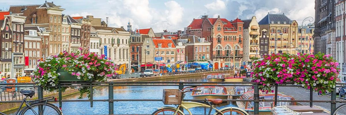 Flüge von Medina nach Niederlande