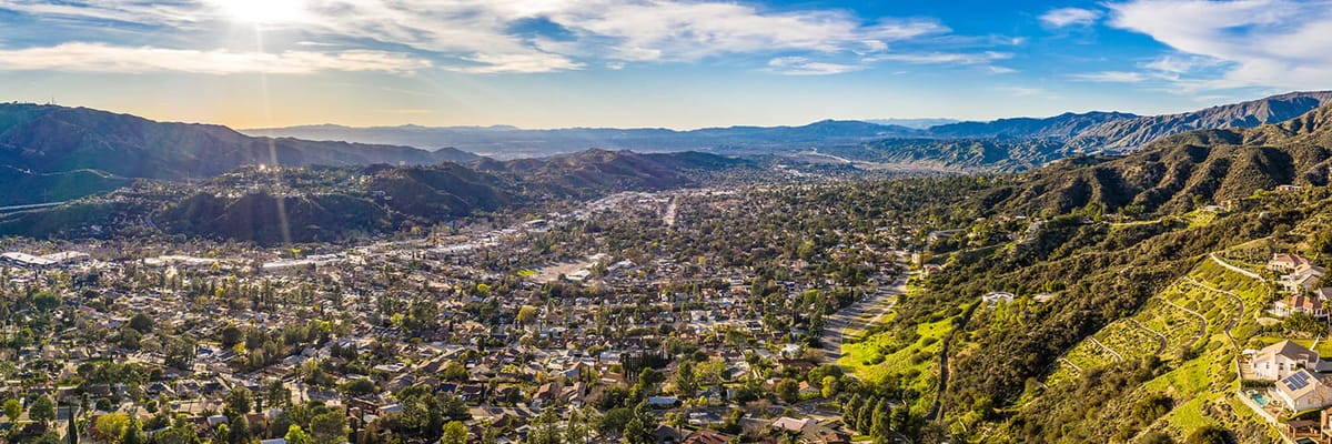 Illuminated bridge across water in Burbank