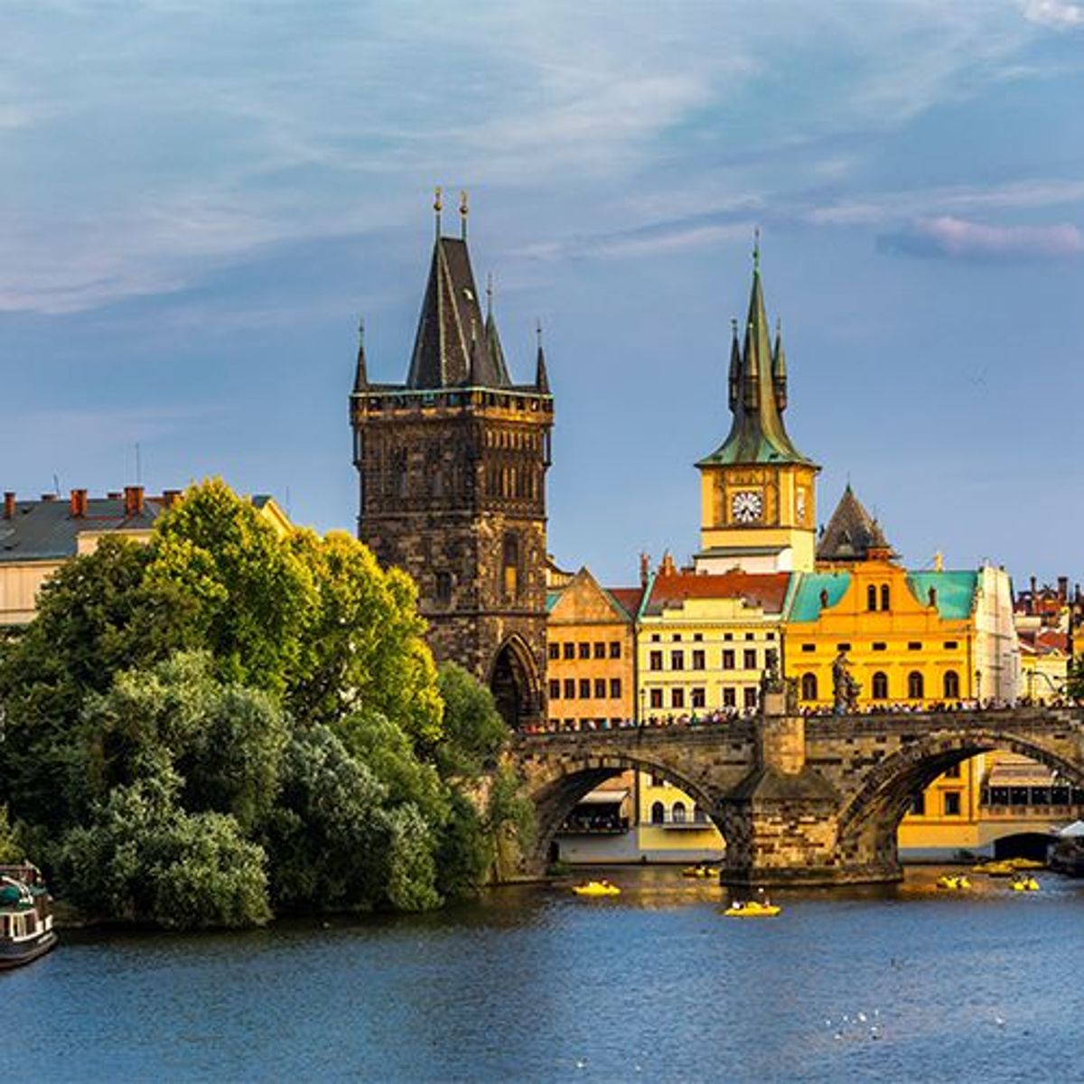 Tahran - Prag uçak bileti **Flights.FromLowestPrice** başlangıç fiyatıyla