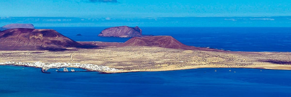 Billigflüge von A Coruña nach Lanzarote mit Vueling