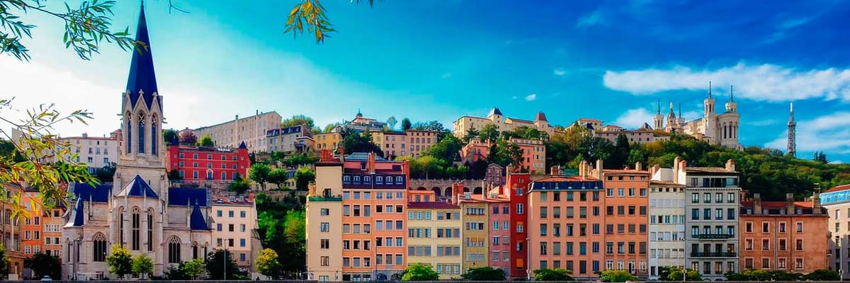 Réservez des vols de Agadir à Lyon avec Vueling.