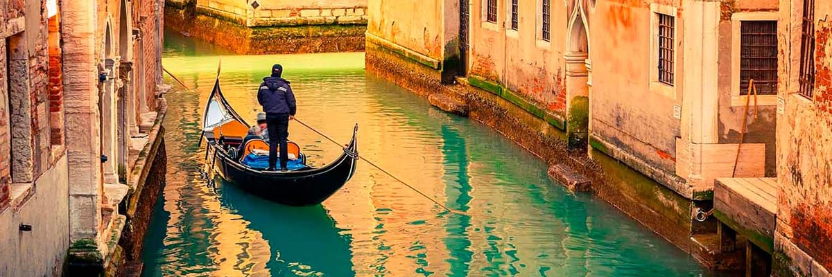 Réservez des vols de Agadir à Venise avec Vueling.
