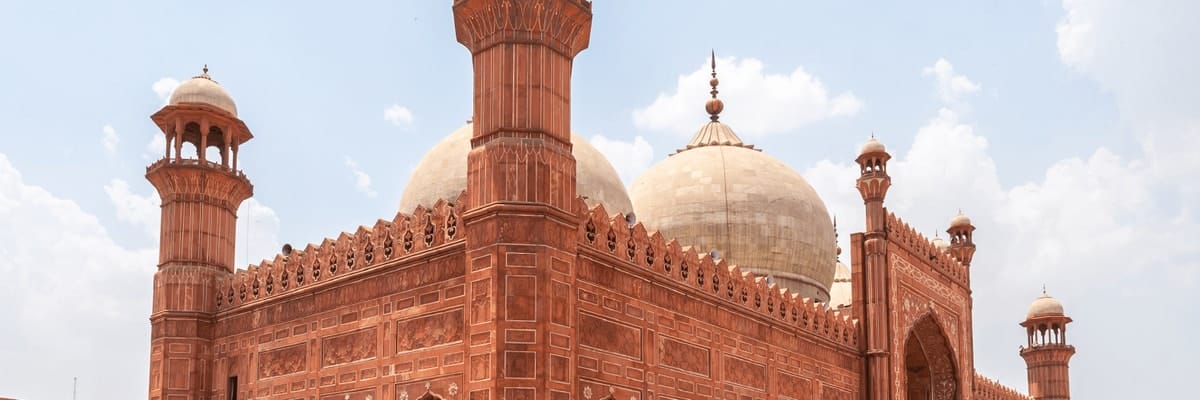 Find the Best Flights to Lahore on flynas