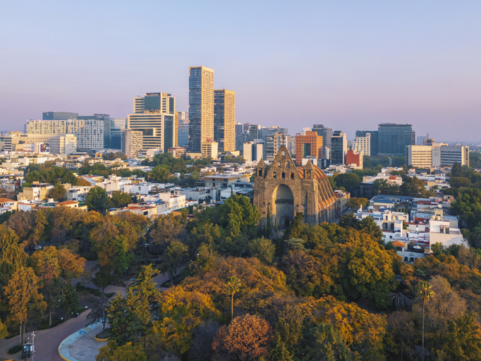 Vista aérea de Polanco y la Parroquia San Agustín en Ciudad de México.