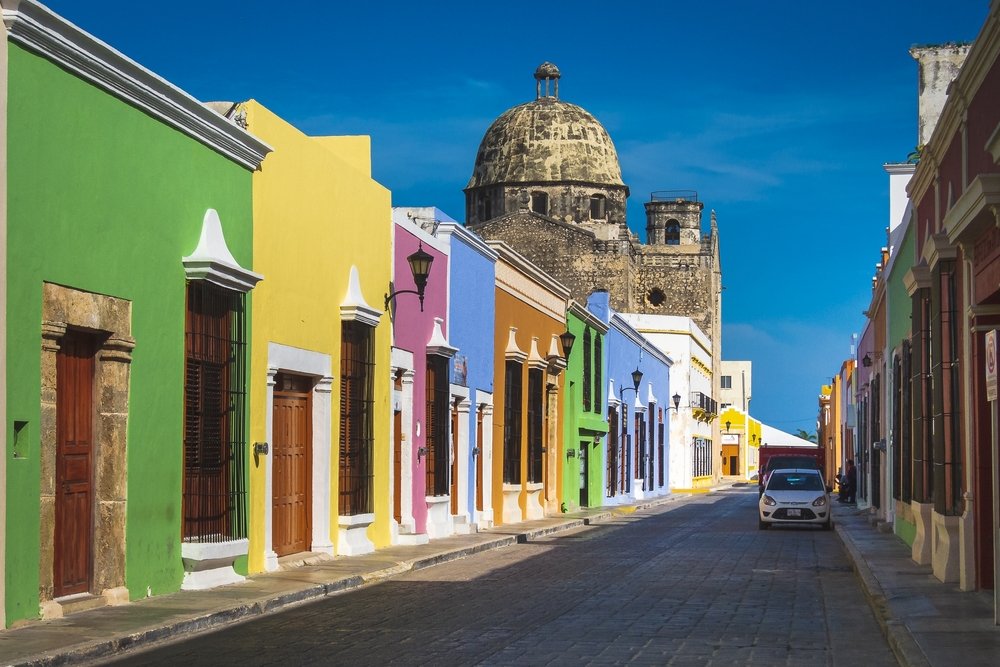 Coloridas casas coloniales en el centro histórico de Campeche.