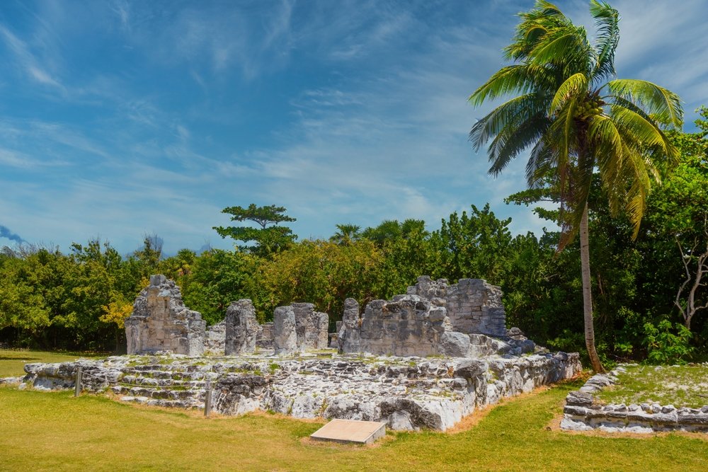 Vista panorámica de ruinas mayas El Rey.