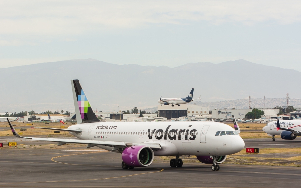 Avión de Volaris aterrizado