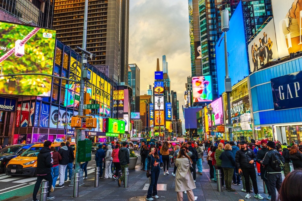 Times Square en la Nueva ciudad de York con carteles luminosos