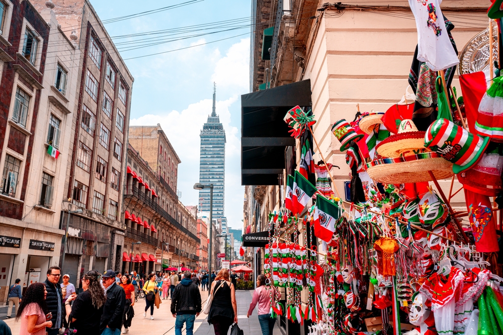 Madero street filled with people during Independence Day, with Torre Latinoamericana in the background