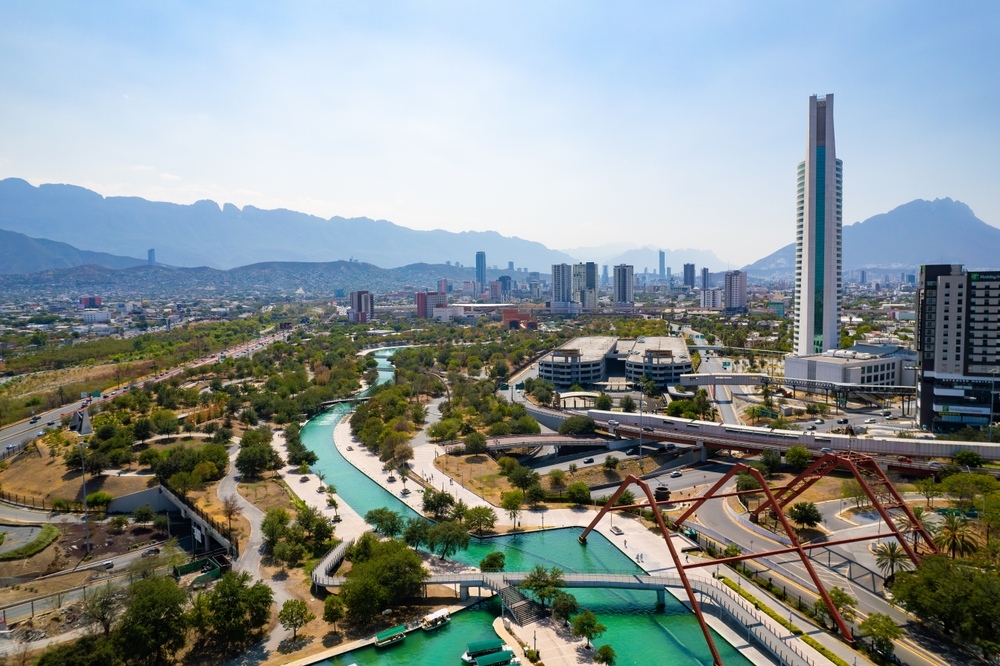 Monterrey, Nuevo León, México Foto Santa Lucía dentro del Parque Fundidora.