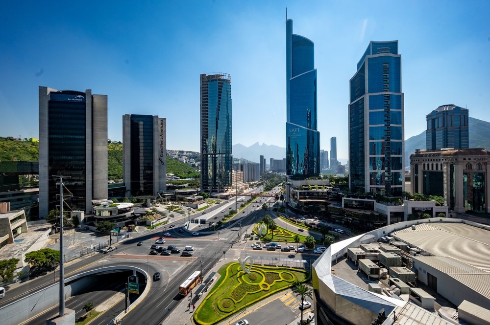 San Pedro Garza García, Nuevo León, México. Vista panorámica de edificios de negocios y hoteles desde Valle Oriente.