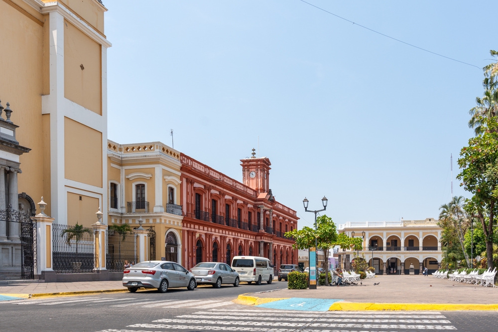 Palacio de gobierno colonial y capilla de la ciudad de Colima México
