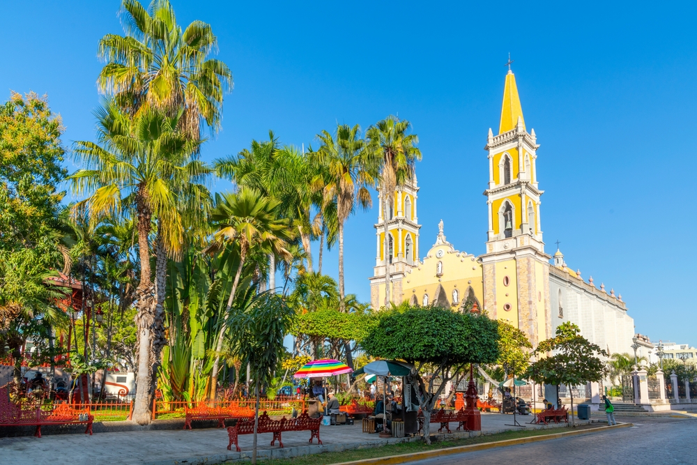 La histórica Catedral de Mazatlán, o la Basílica Catedral de la Inmaculada Concepción en la Plaza República en el centro histórico de Mazatlán