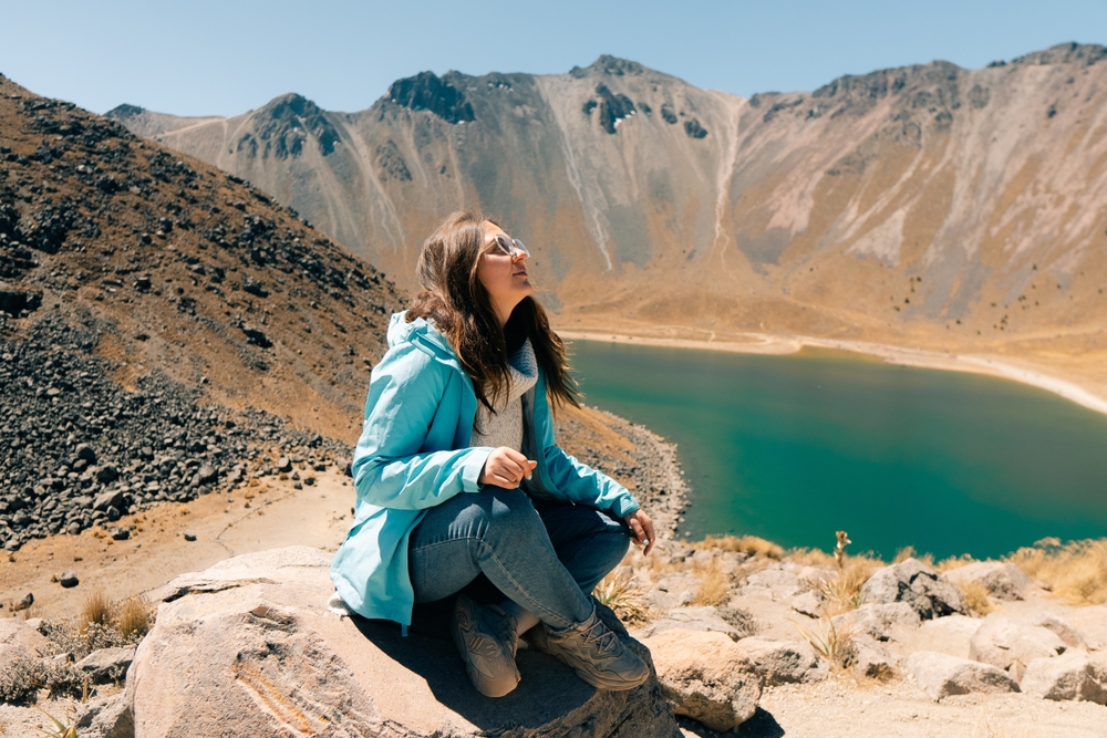 Vista dentro del Parque Nacional del Volcán Nevado de Toluca con lagos dentro del cráter.
