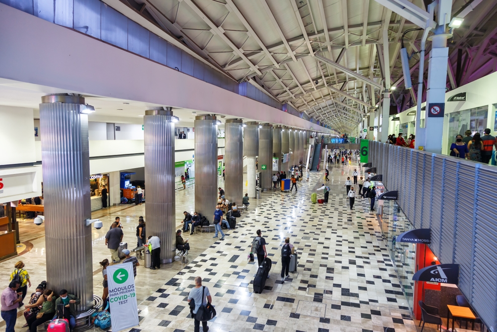 Interior del aeropuerto de CDMX.