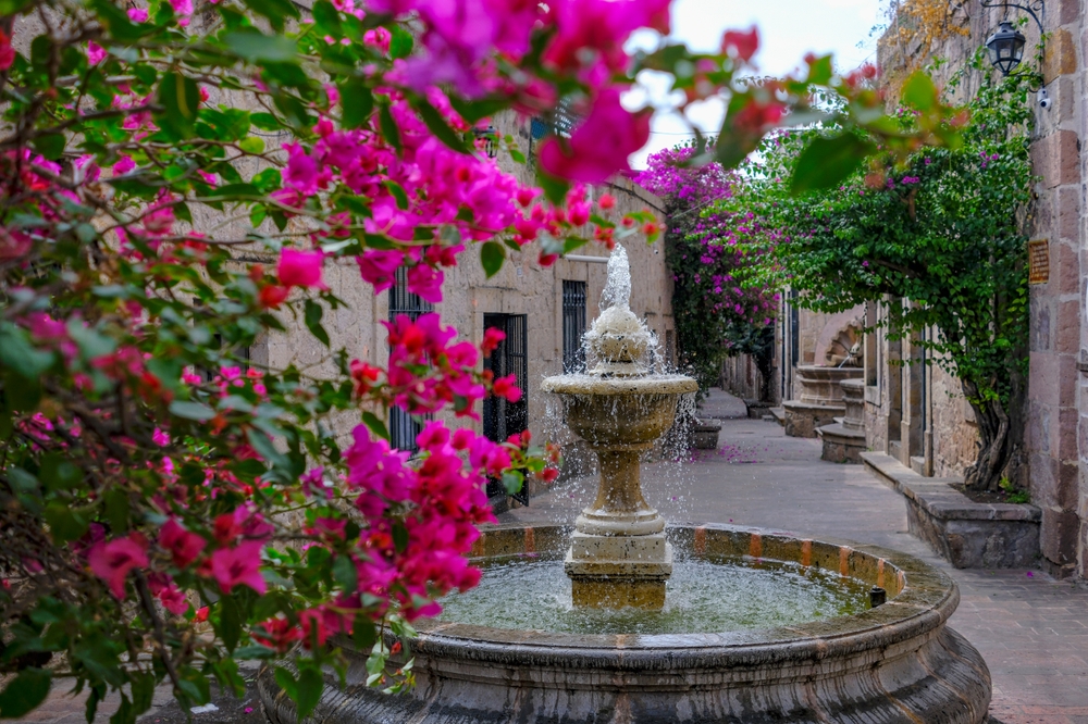 “Callejón del Romance”, romantic alleyway in Morelia.