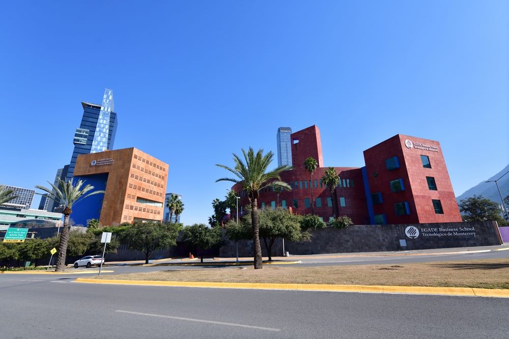 Exterior of the Tec de Monterrey Business School building. Wide-angle image.