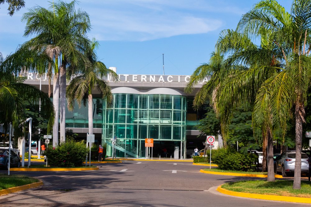 Entrada frontal del Aeropuerto Internacional de Culiacán.