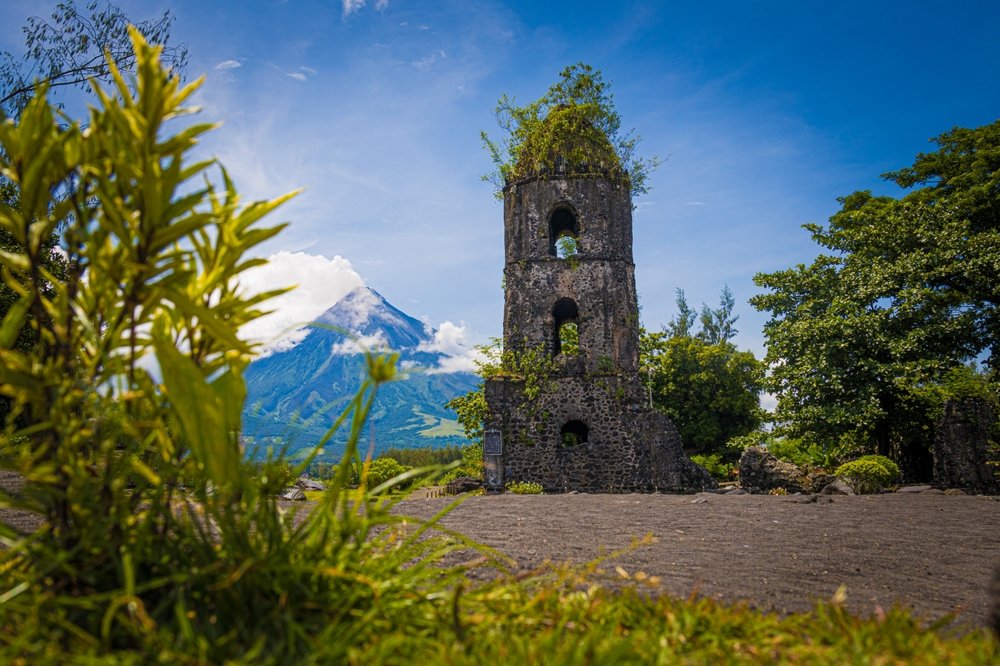 Paricutín Volcano in eruption, behind an old bell tower in Uruapan.