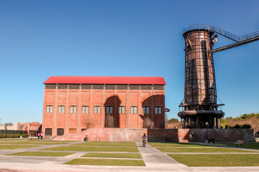 Estructura industrial junto al Museo del Acero Horno 3 en Parque Fundidora.