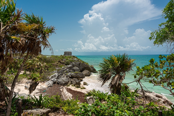 Vista del mar Caribe desde la zona arqueológica de Tulum
