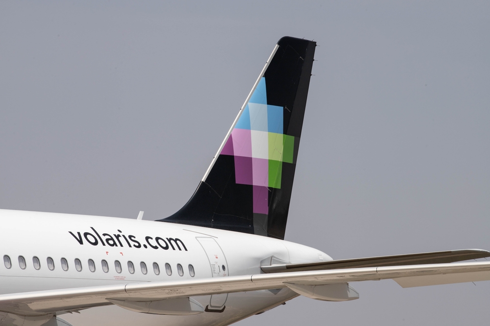 Ángulo de la parte trasera de un avión de Volaris